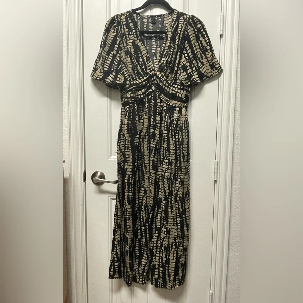Chic Black and Cream Maxi Dress